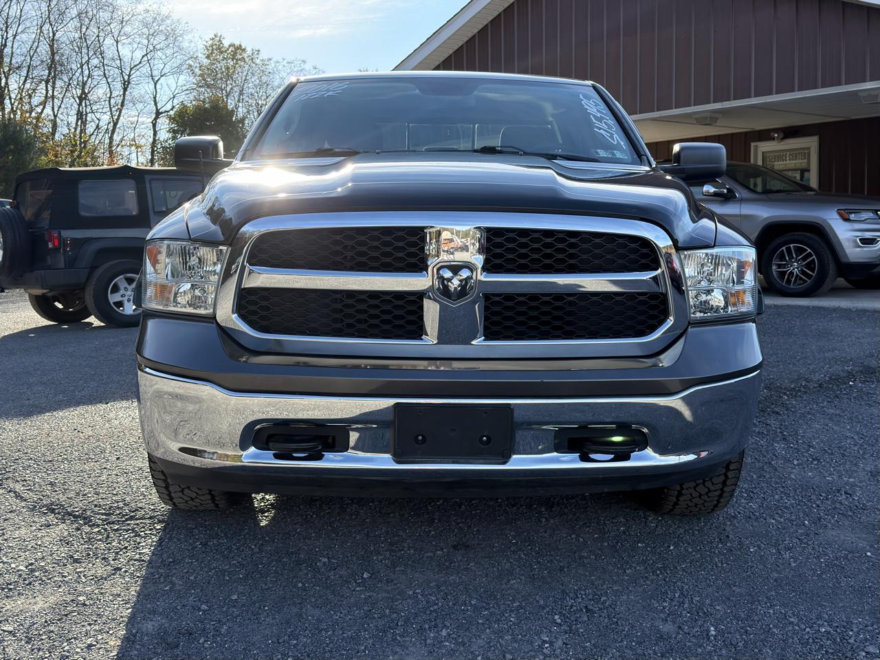 RAM 1500 4WD Quad Cab 140.5" SLT 2016
