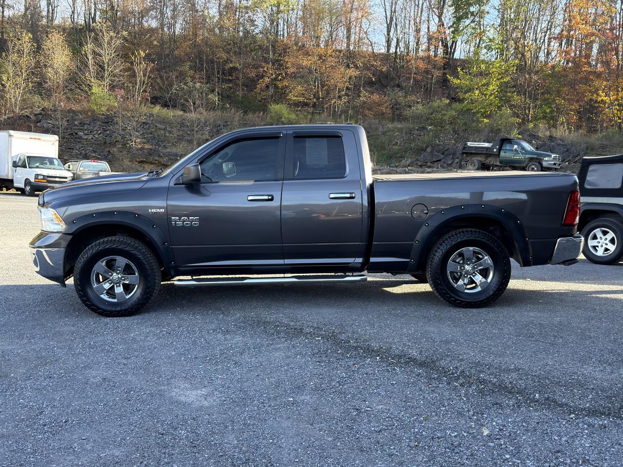 RAM 1500 4WD Quad Cab 140.5" SLT 2016