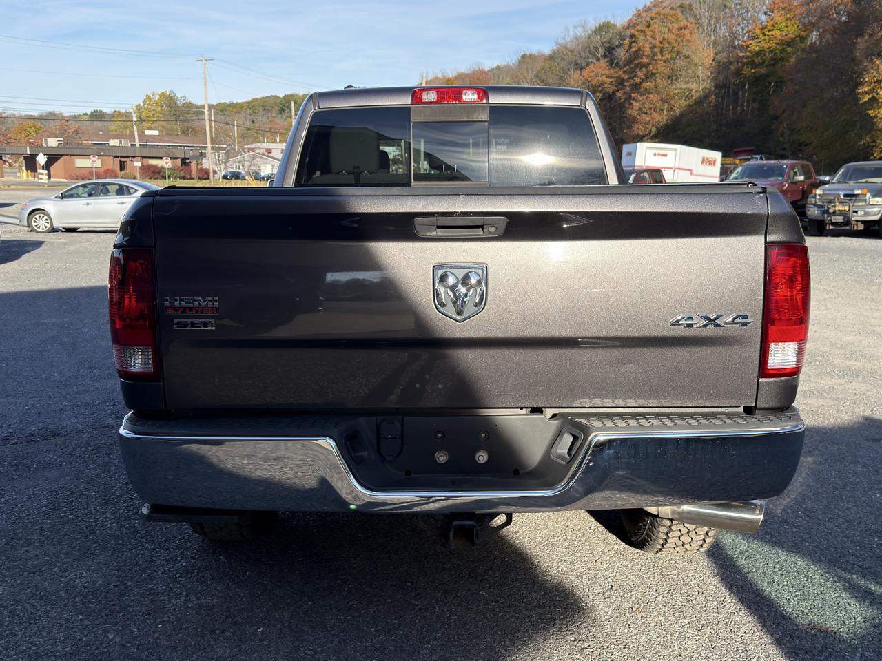 RAM 1500 4WD Quad Cab 140.5" SLT 2016