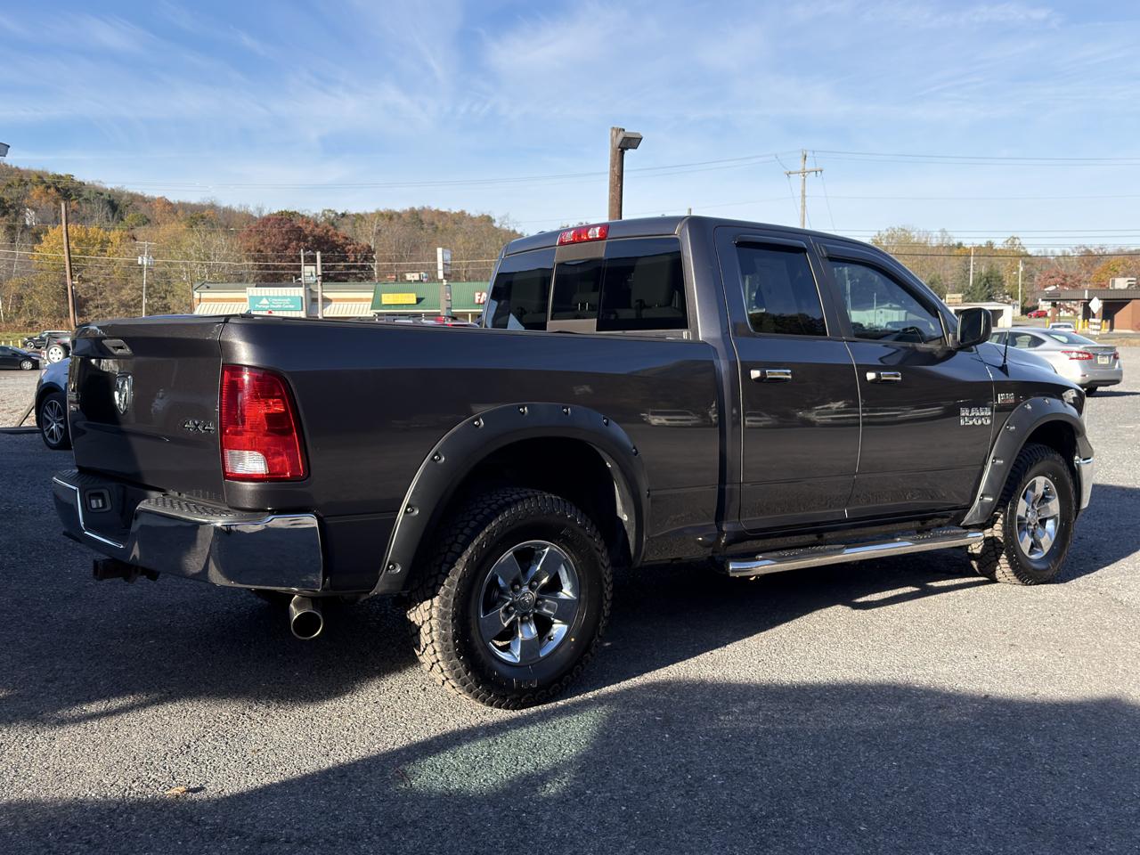 RAM 1500 4WD Quad Cab 140.5" SLT 2016