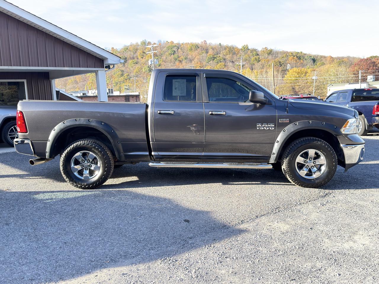 RAM 1500 4WD Quad Cab 140.5" SLT 2016