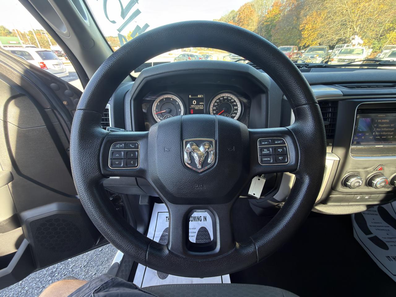 RAM 1500 4WD Quad Cab 140.5" SLT 2016