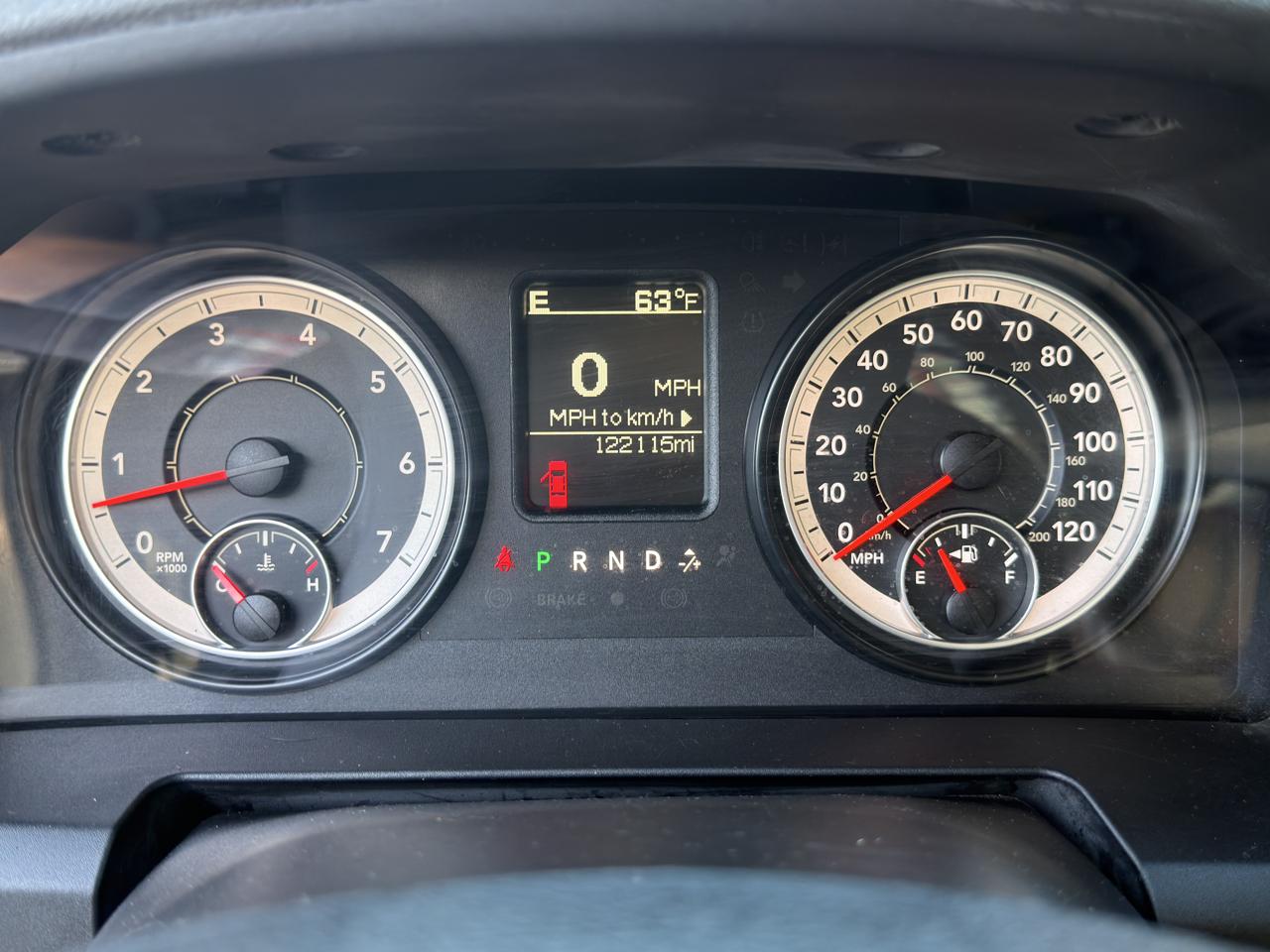 RAM 1500 4WD Quad Cab 140.5" SLT 2016