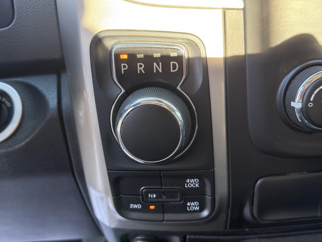 RAM 1500 4WD Quad Cab 140.5" SLT 2016