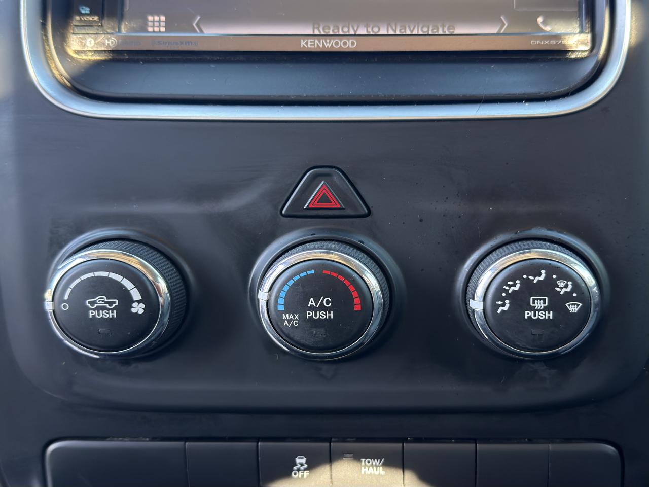 RAM 1500 4WD Quad Cab 140.5" SLT 2016