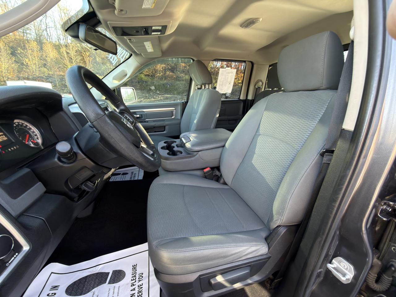 RAM 1500 4WD Quad Cab 140.5" SLT 2016