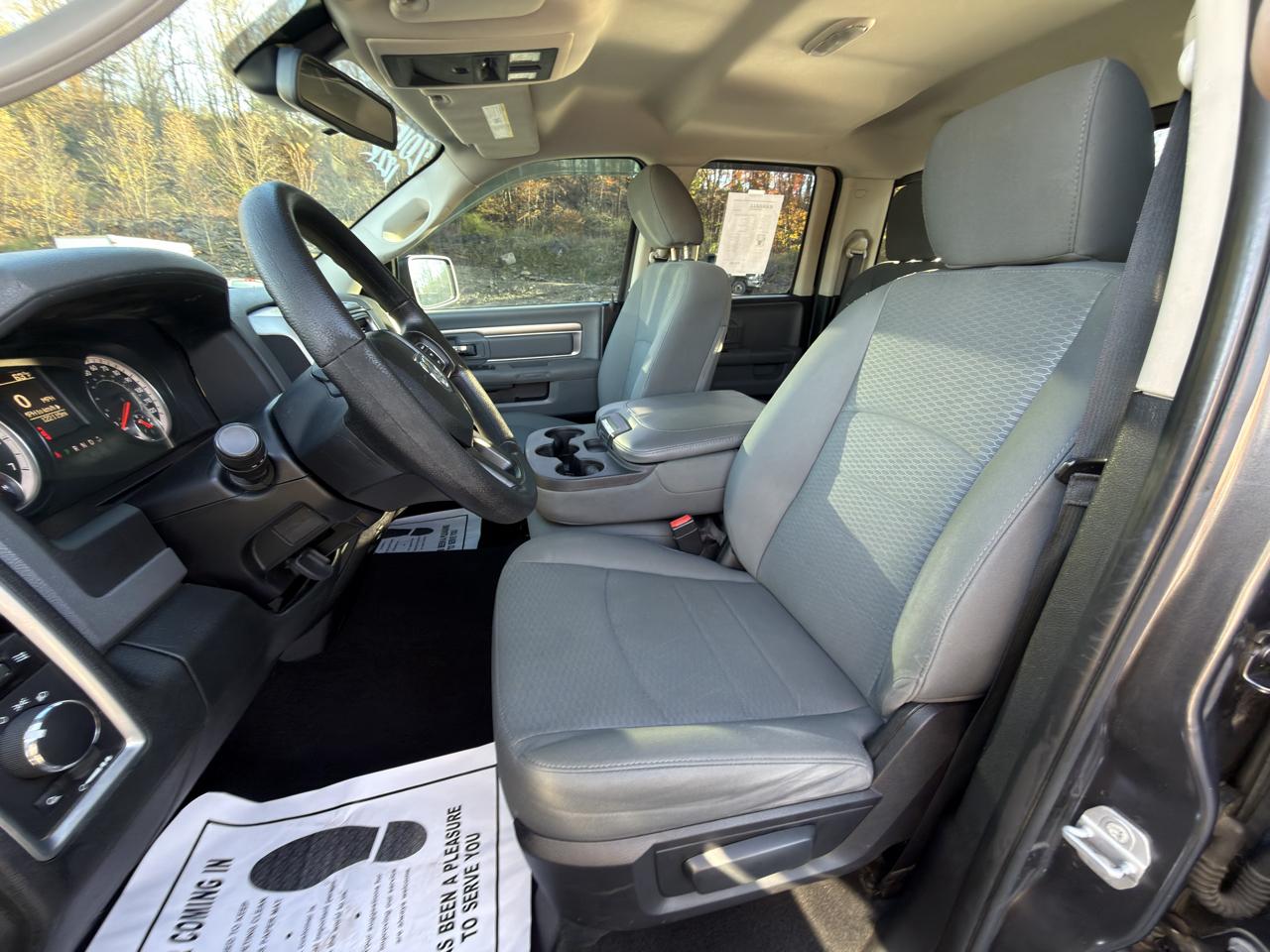 RAM 1500 4WD Quad Cab 140.5" SLT 2016