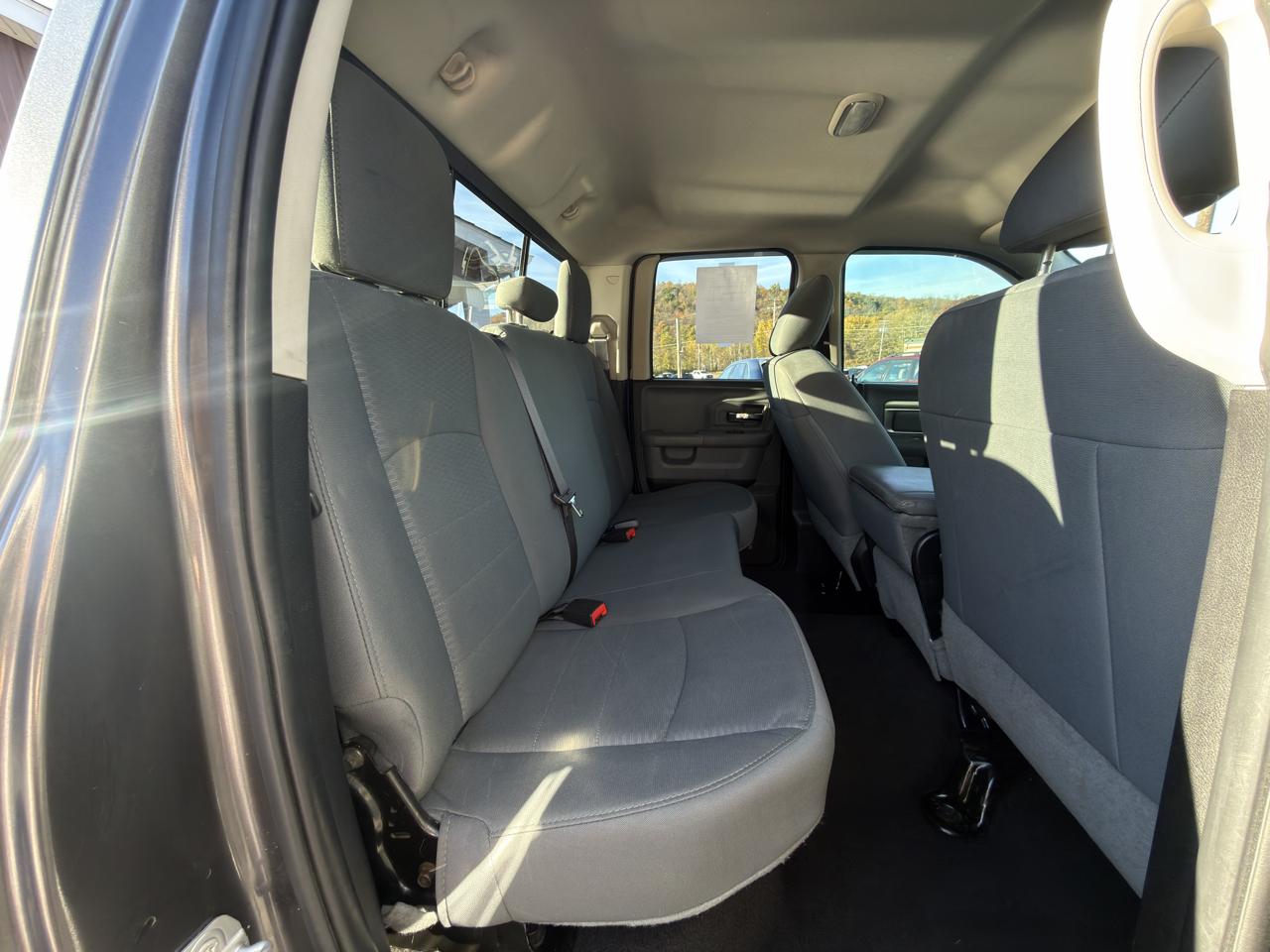 RAM 1500 4WD Quad Cab 140.5" SLT 2016