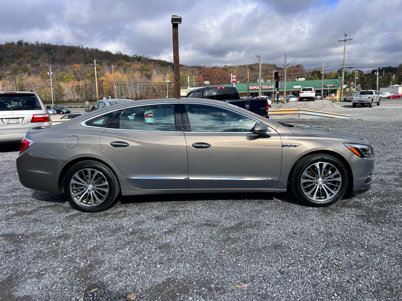 Buick LaCrosse 4dr Sdn Premium FWD 2017 Buick LaCrosse 4dr Sdn Premium FWD 2017