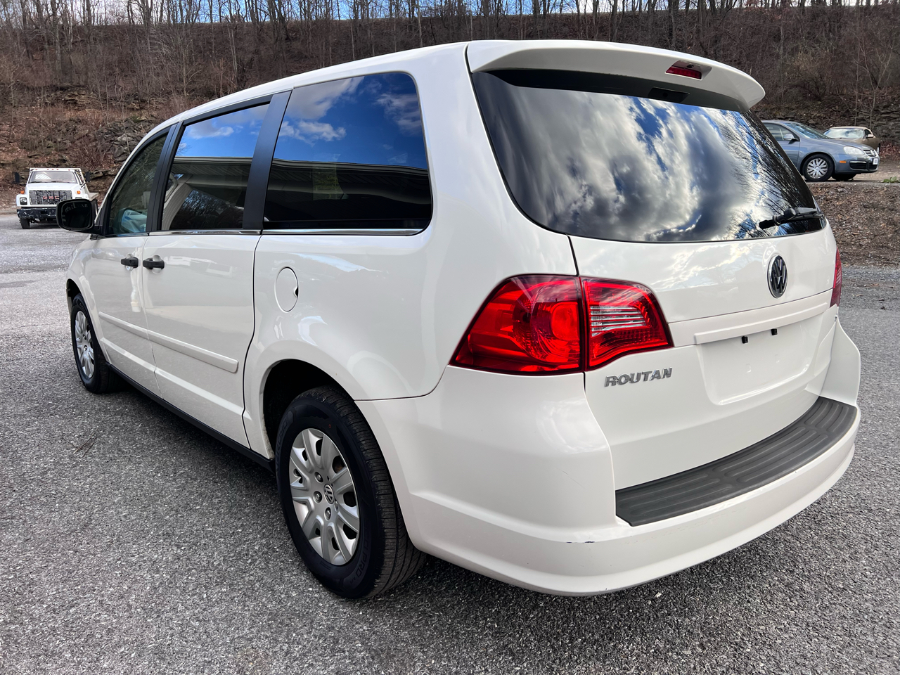 Volkswagen Routan 4dr Wgn S 2012