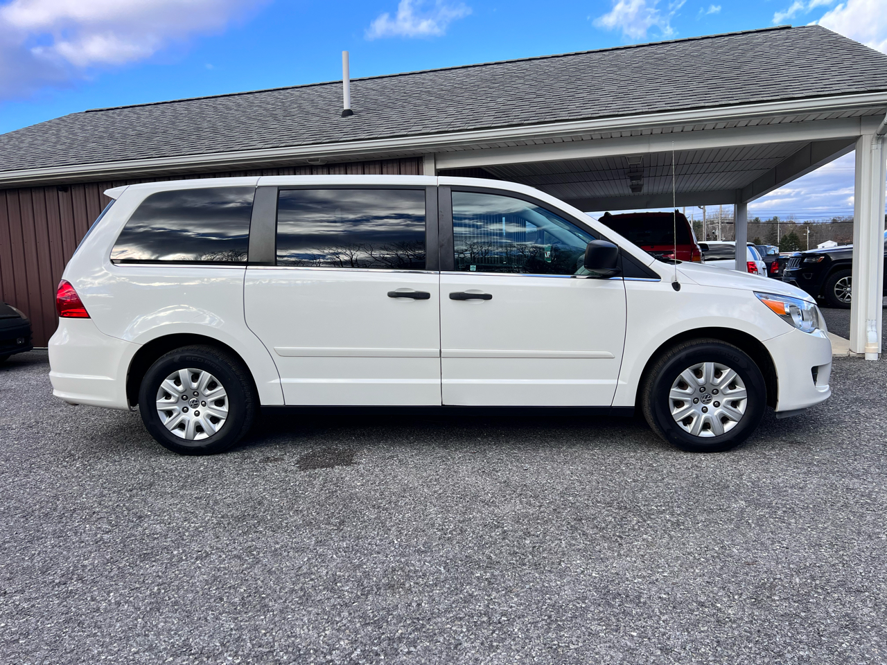 Volkswagen Routan 4dr Wgn S 2012