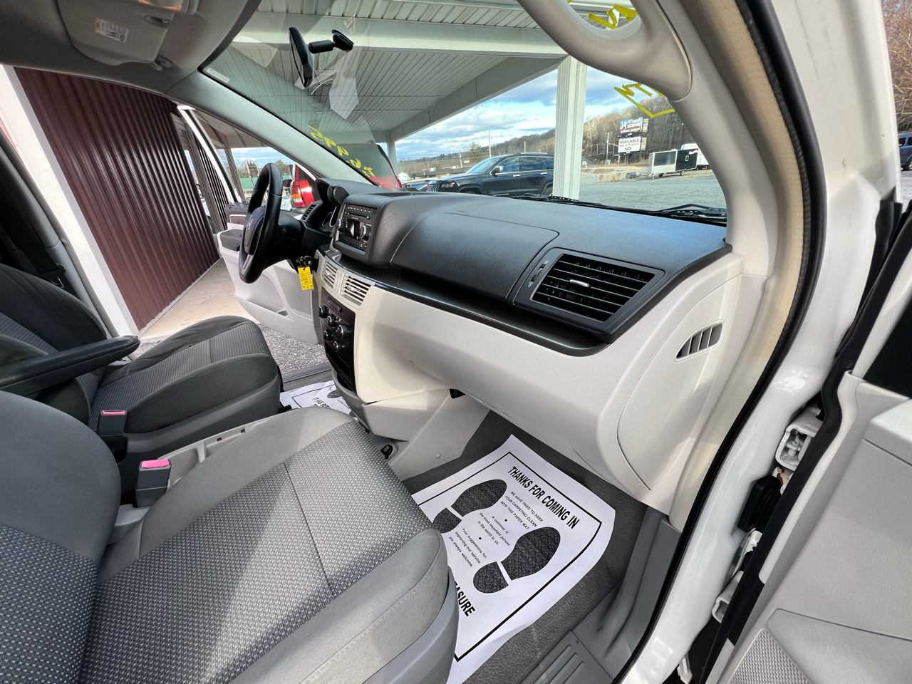 Volkswagen Routan 4dr Wgn S 2012