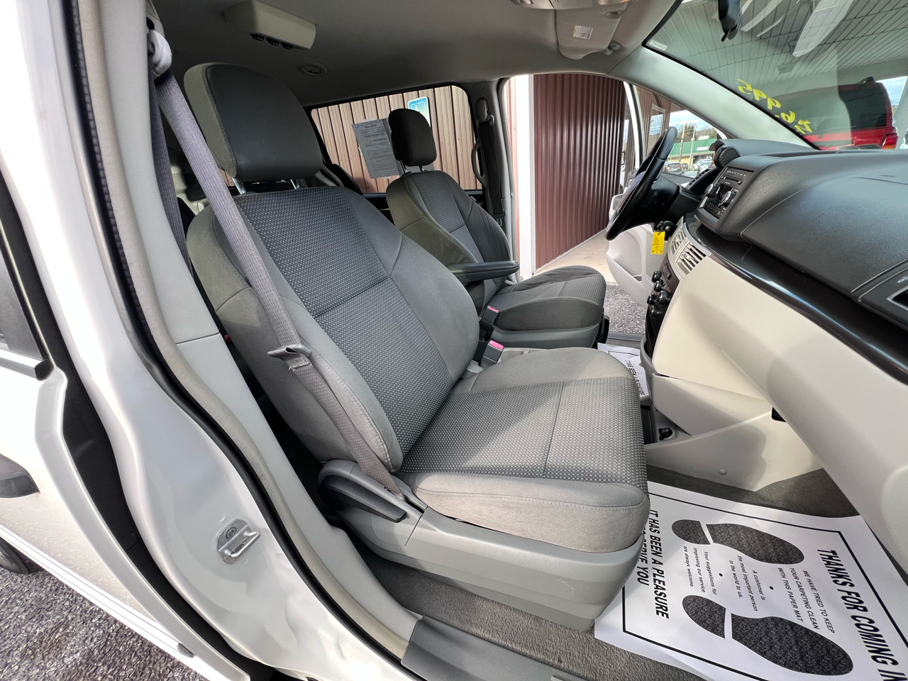 Volkswagen Routan 4dr Wgn S 2012