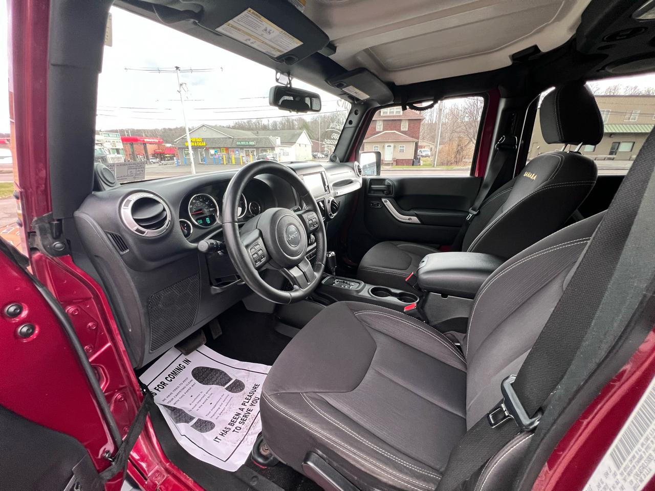 Jeep Wrangler Unlimited 4WD 4dr Sahara 2013