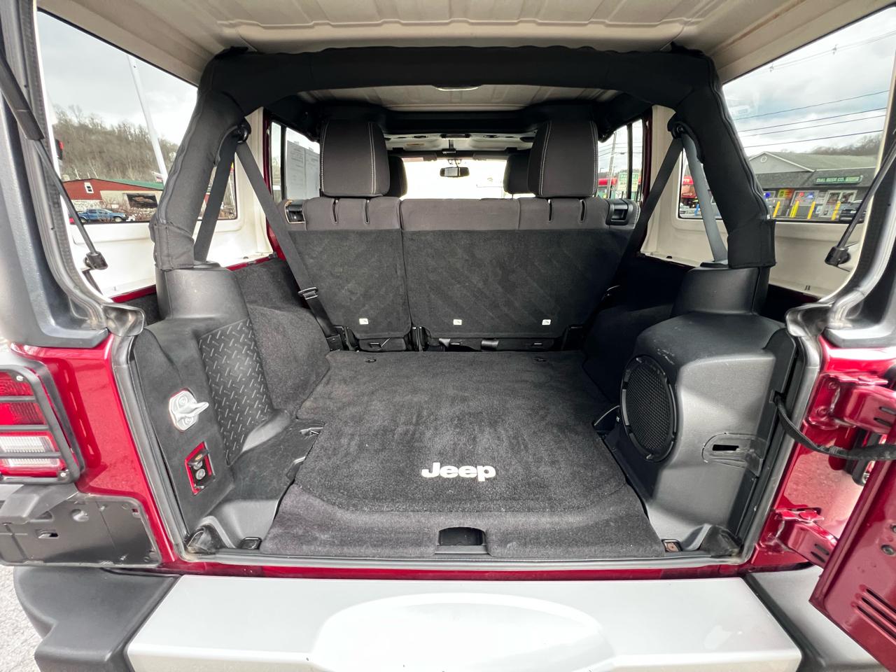 Jeep Wrangler Unlimited 4WD 4dr Sahara 2013