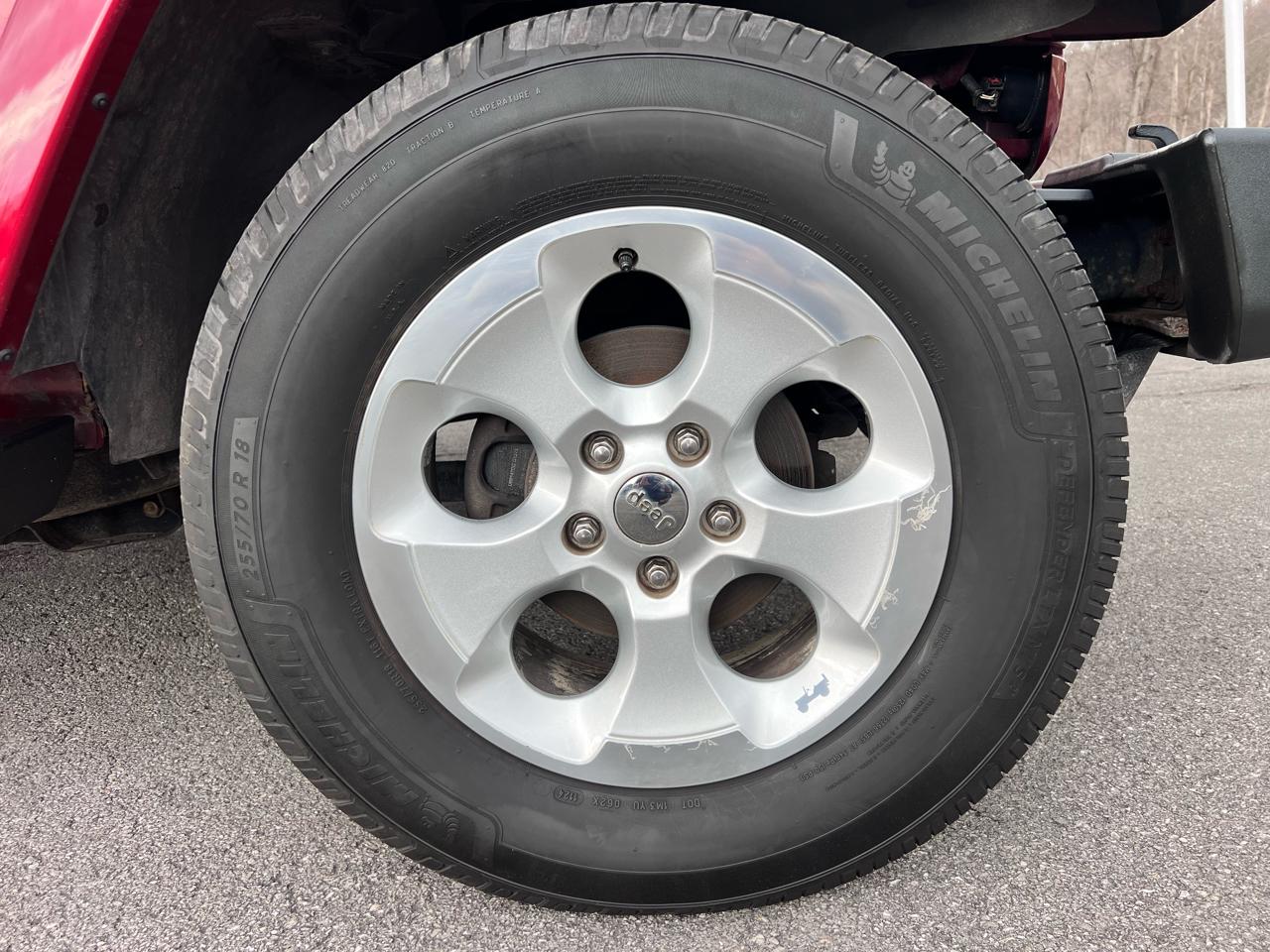 Jeep Wrangler Unlimited 4WD 4dr Sahara 2013