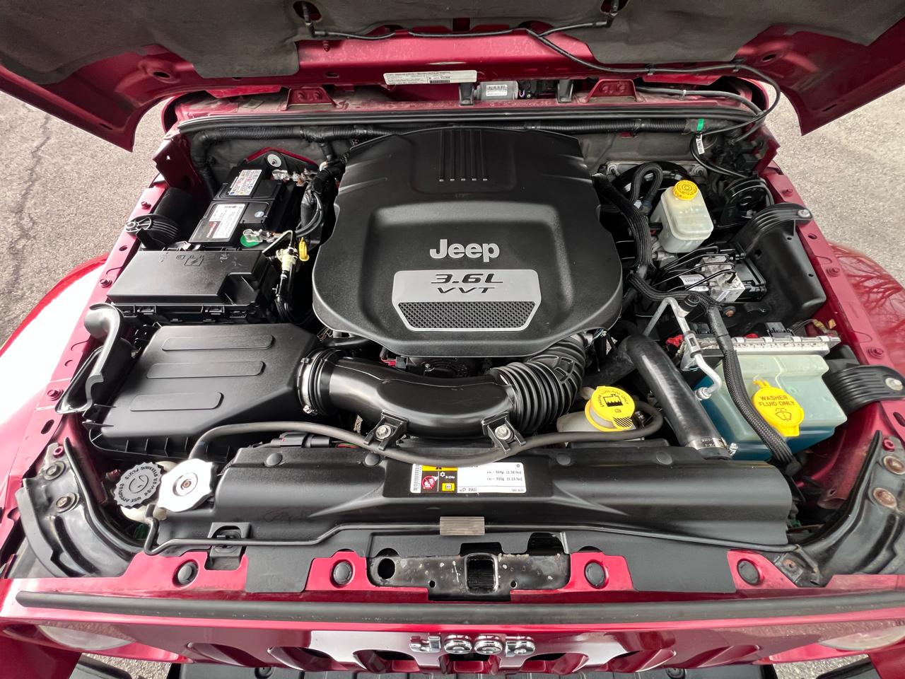 Jeep Wrangler Unlimited 4WD 4dr Sahara 2013