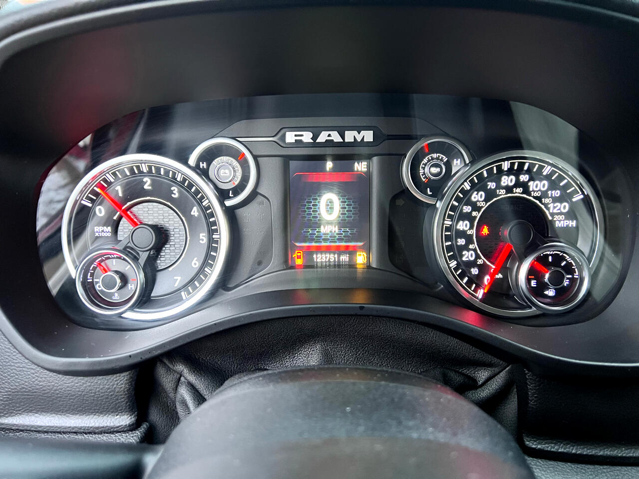 RAM 1500 Big Horn 4x4 Quad Cab 6'4" Box 2020