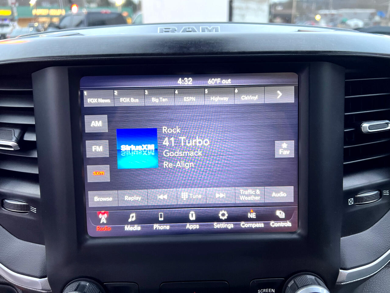 RAM 1500 Big Horn 4x4 Quad Cab 6'4" Box 2020