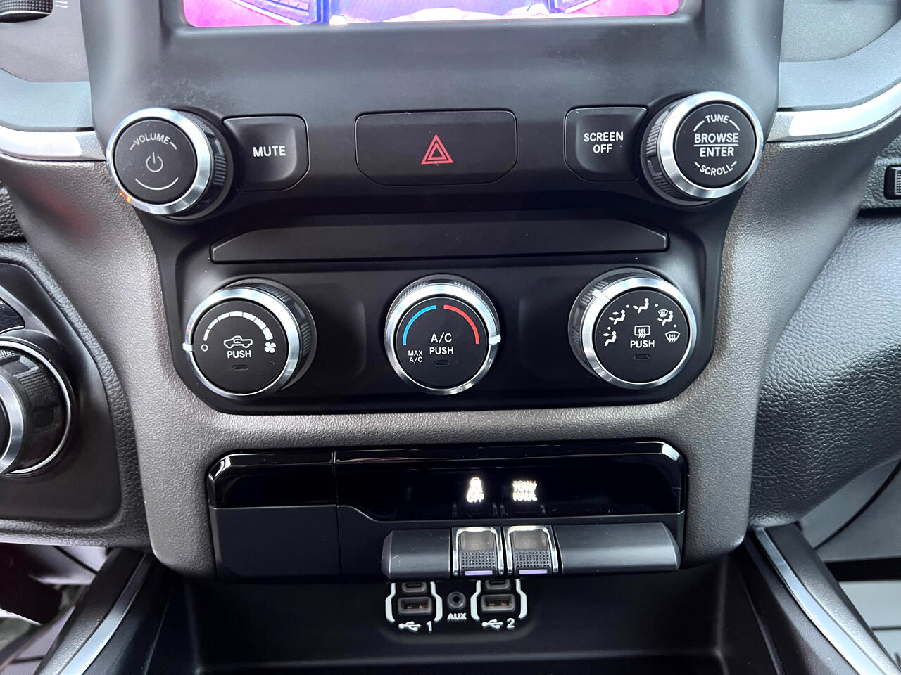 RAM 1500 Big Horn 4x4 Quad Cab 6'4" Box 2020