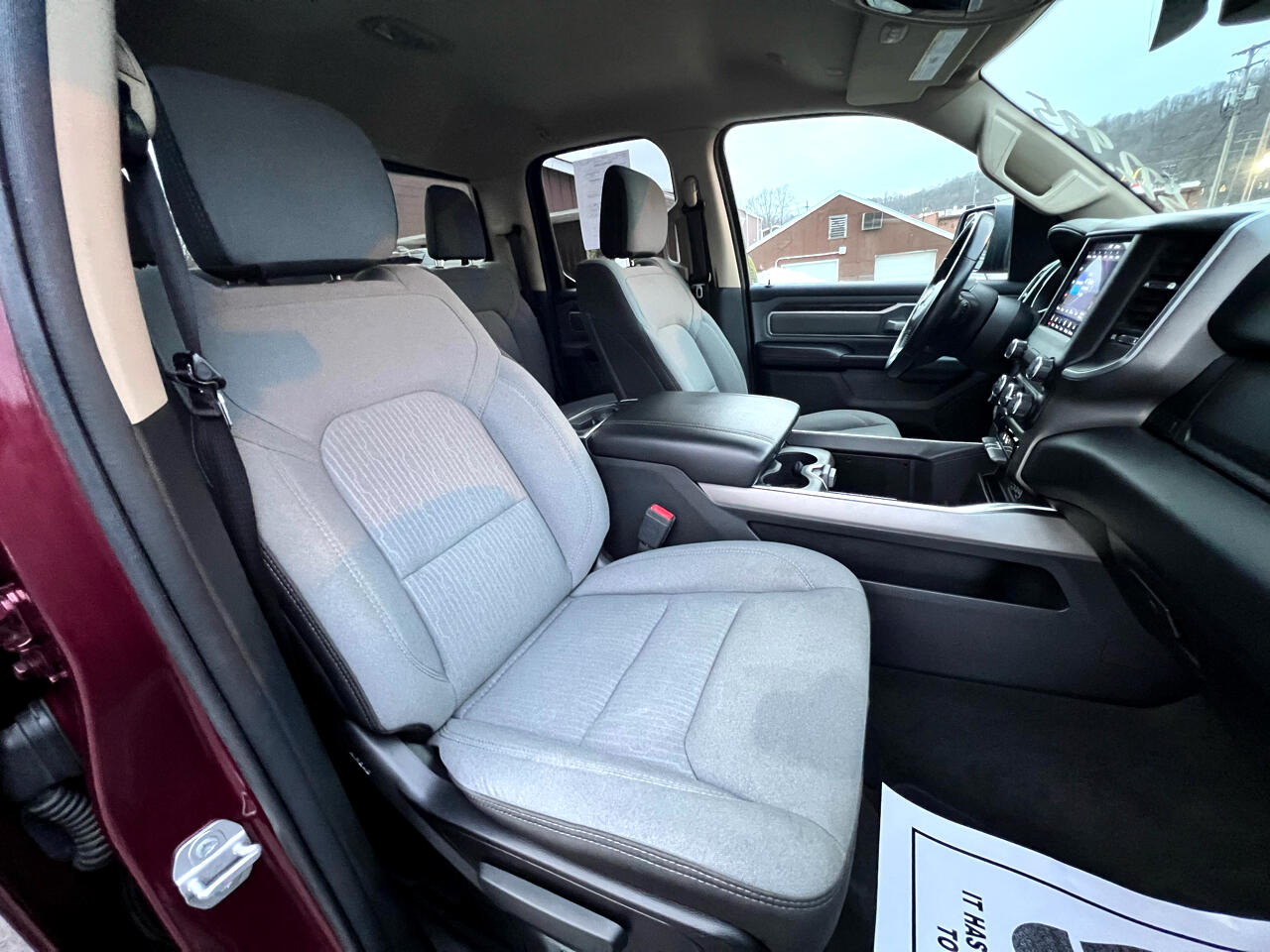 RAM 1500 Big Horn 4x4 Quad Cab 6'4" Box 2020