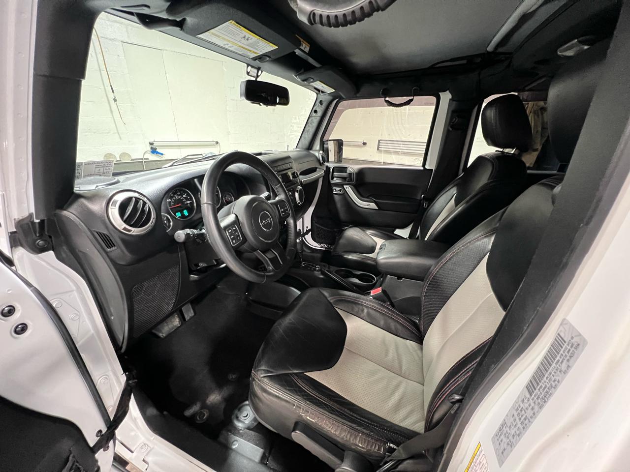 Jeep Wrangler Unlimited 4WD 4dr Sahara 2016