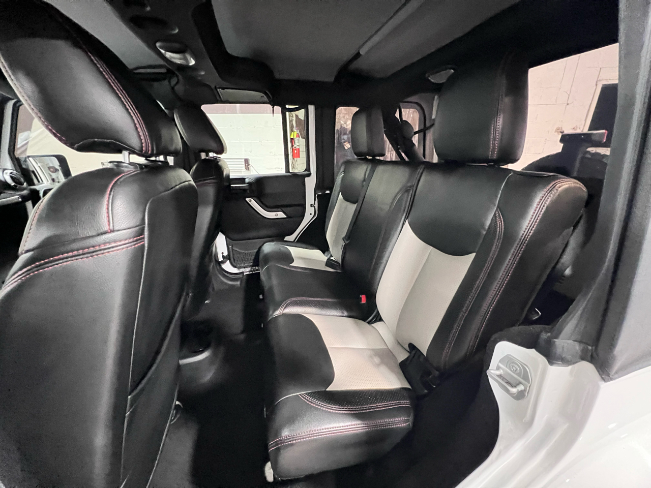 Jeep Wrangler Unlimited 4WD 4dr Sahara 2016