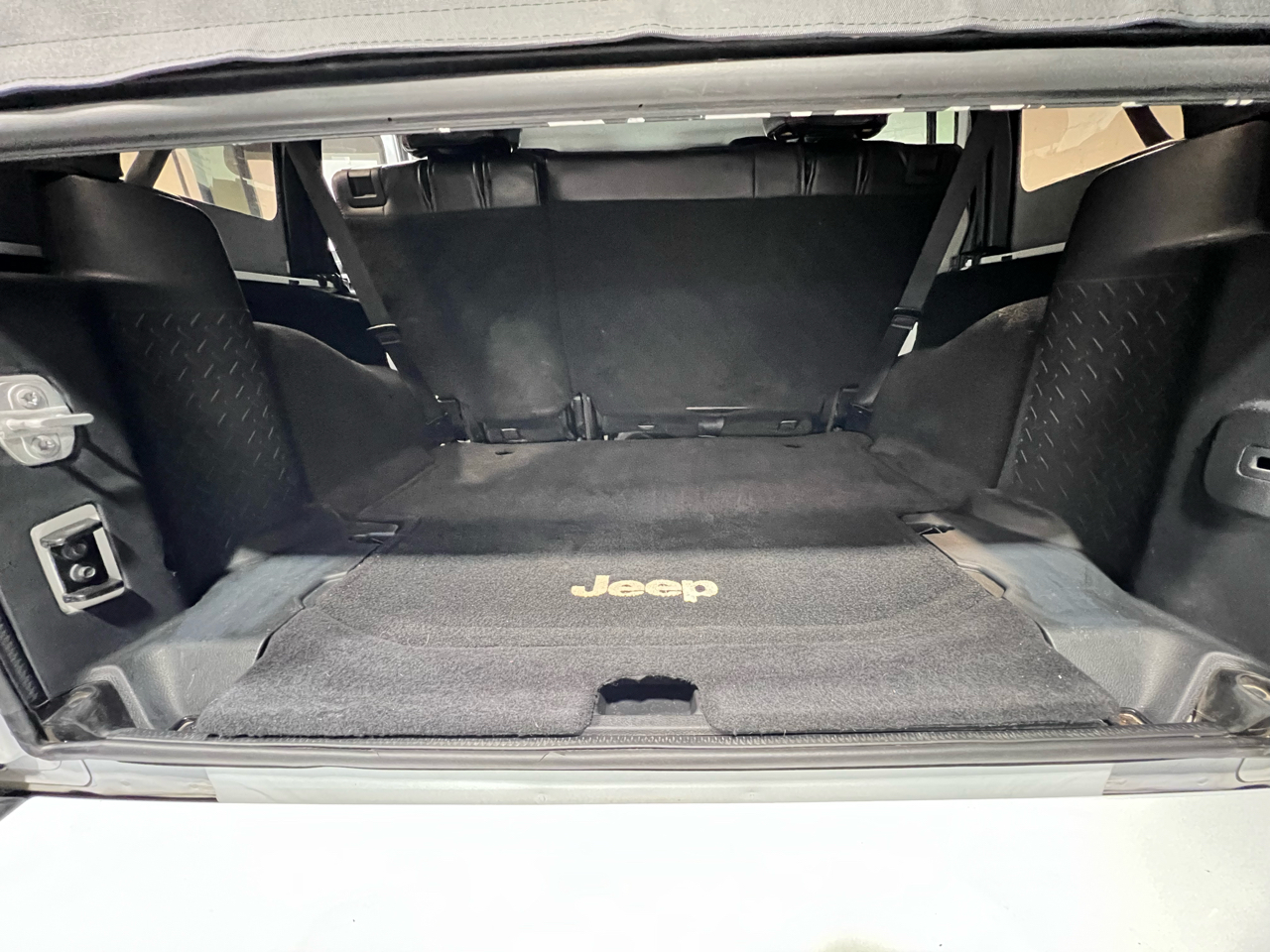 Jeep Wrangler Unlimited 4WD 4dr Sahara 2016