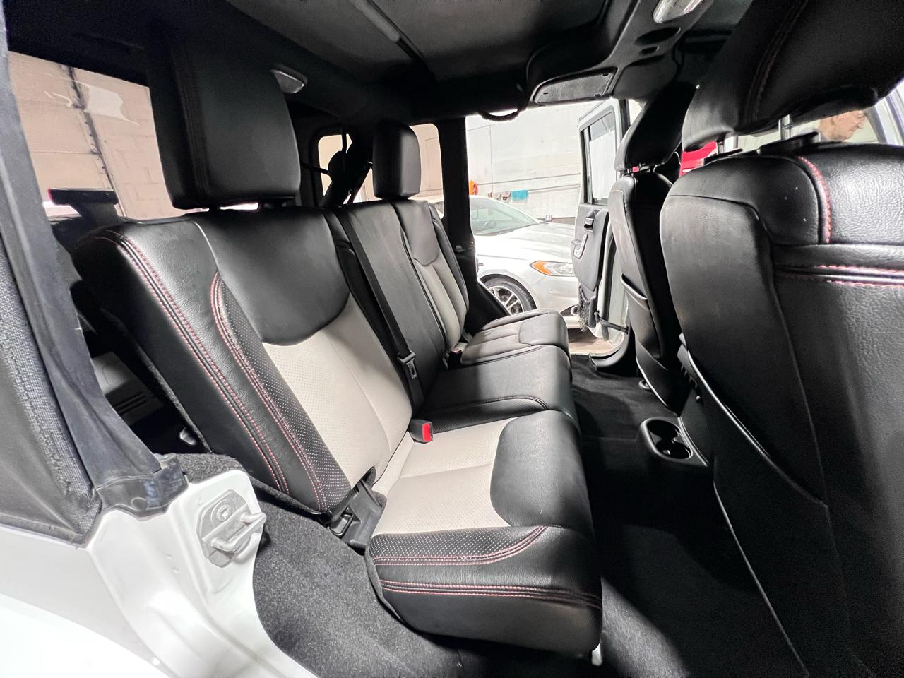 Jeep Wrangler Unlimited 4WD 4dr Sahara 2016