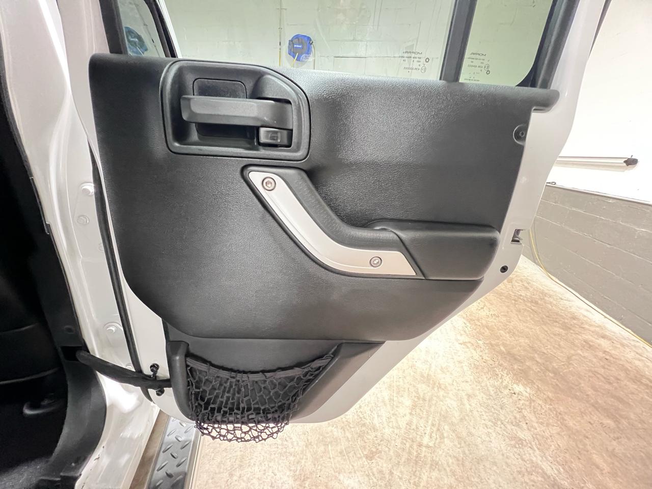 Jeep Wrangler Unlimited 4WD 4dr Sahara 2016