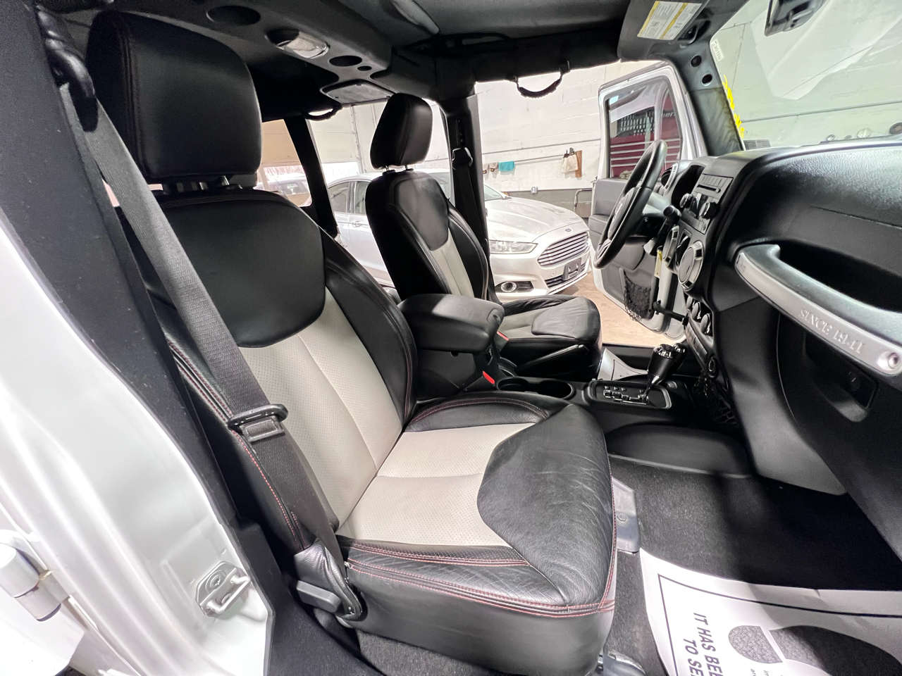 Jeep Wrangler Unlimited 4WD 4dr Sahara 2016