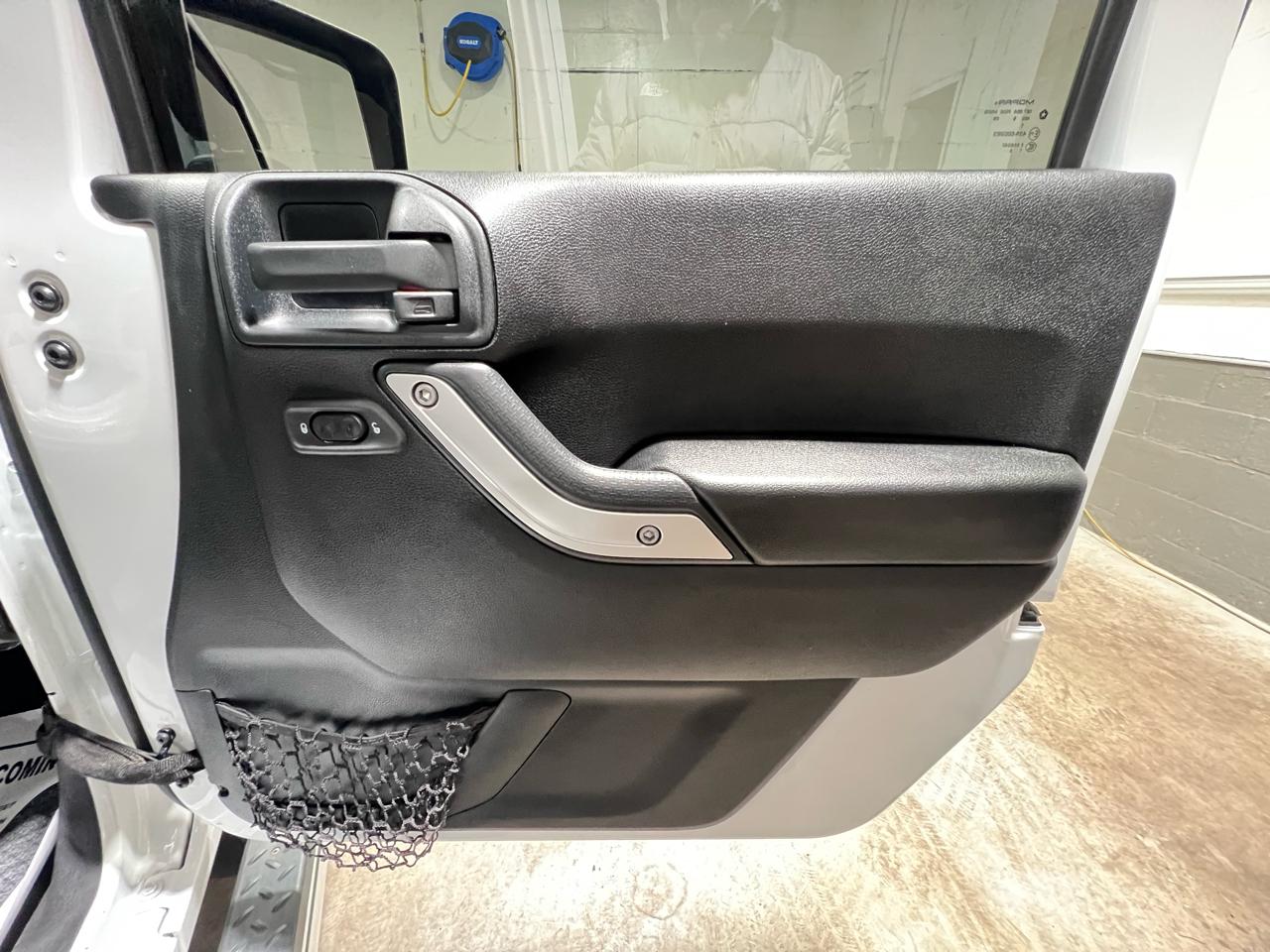 Jeep Wrangler Unlimited 4WD 4dr Sahara 2016