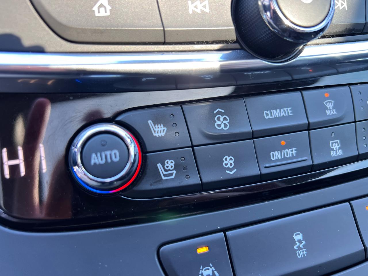 Buick LaCrosse 4dr Sdn Premium AWD 2017