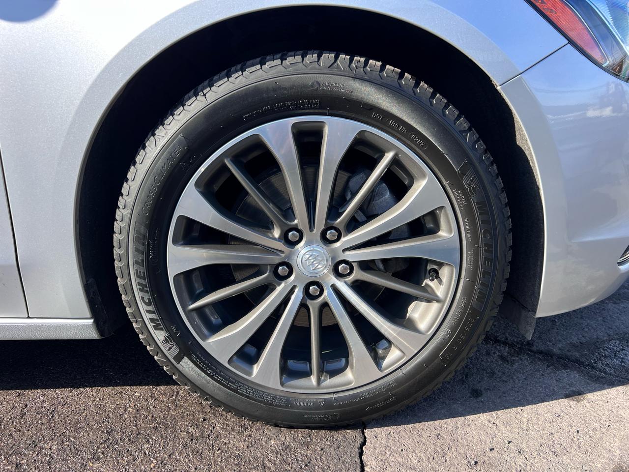 Buick LaCrosse 4dr Sdn Premium AWD 2017