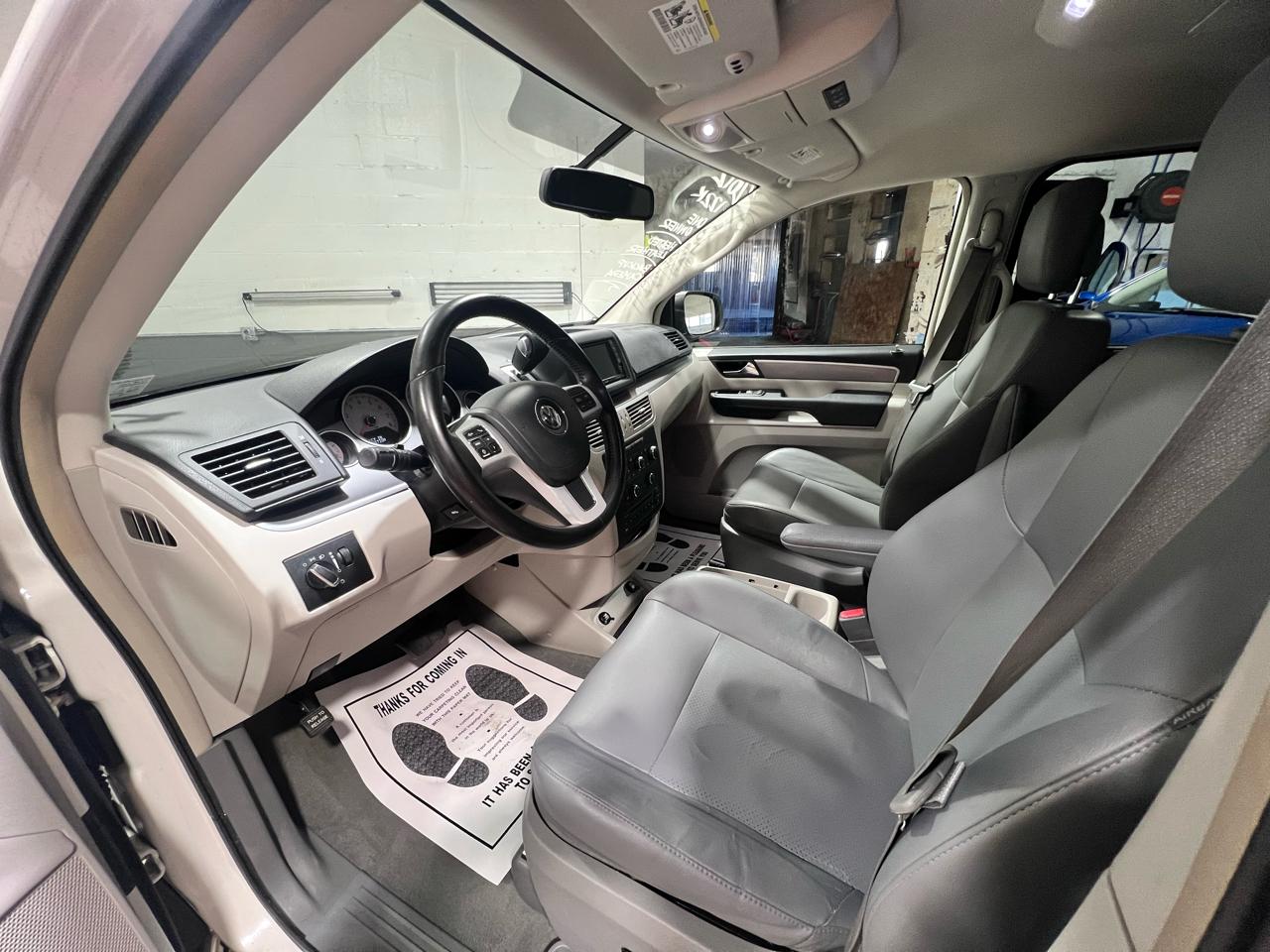 Volkswagen Routan 4dr Wgn SE 2012