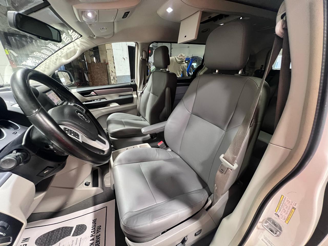 Volkswagen Routan 4dr Wgn SE 2012