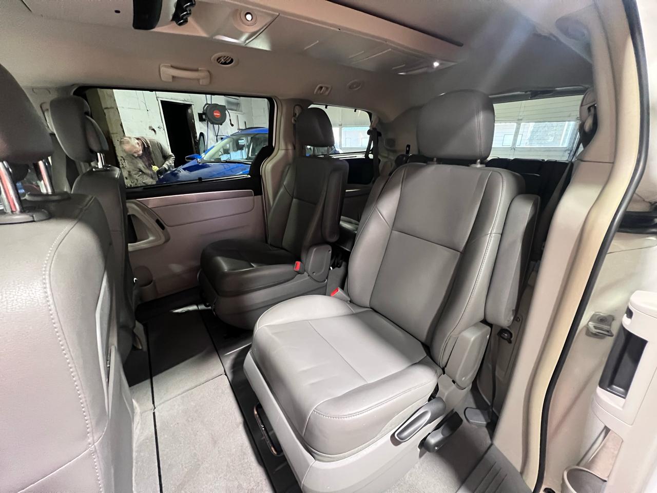 Volkswagen Routan 4dr Wgn SE 2012