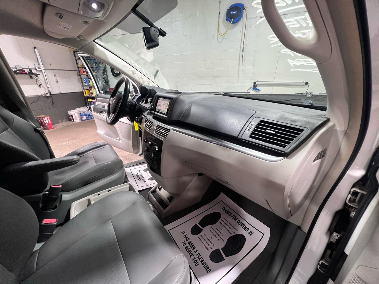 Volkswagen Routan 4dr Wgn SE 2012