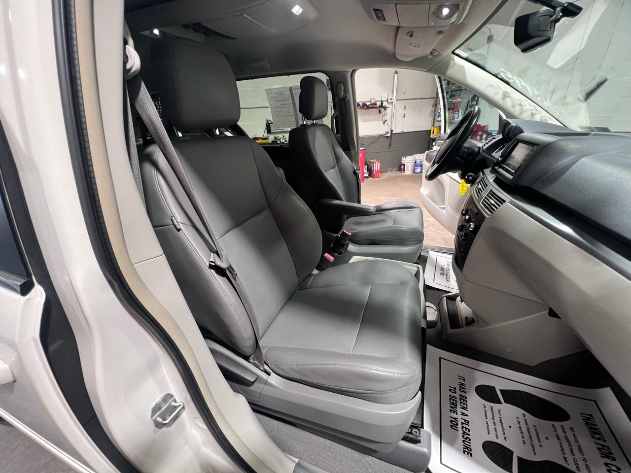 Volkswagen Routan 4dr Wgn SE 2012