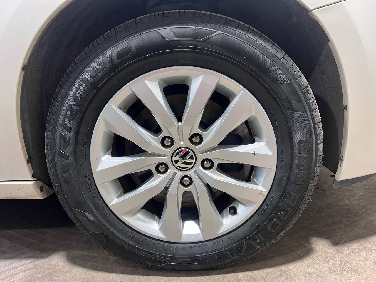 Volkswagen Routan 4dr Wgn SE 2012