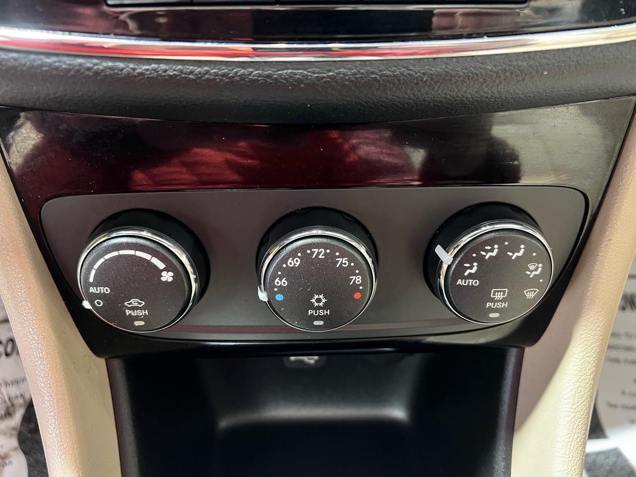 Chrysler 200 2dr Conv Limited 2012