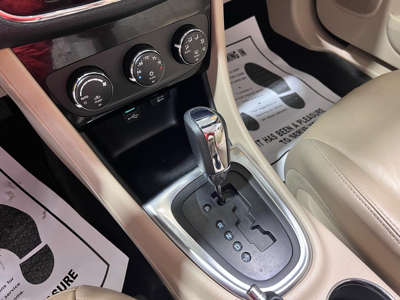 Chrysler 200 2dr Conv Limited 2012