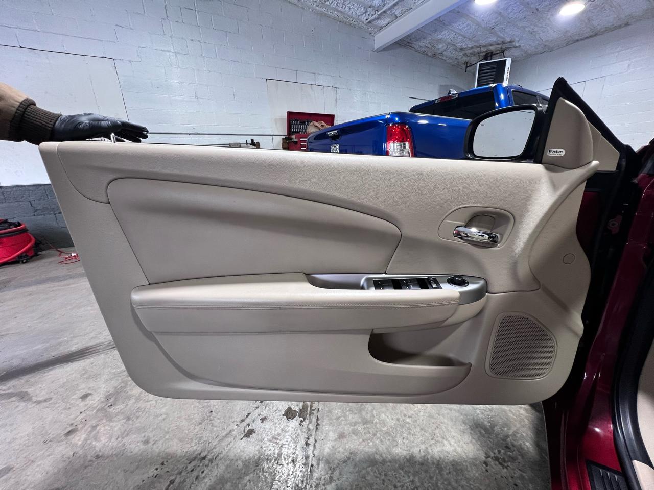 Chrysler 200 2dr Conv Limited 2012