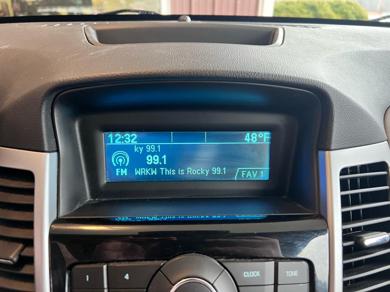 Chevrolet Cruze 4dr Sdn LS 2012