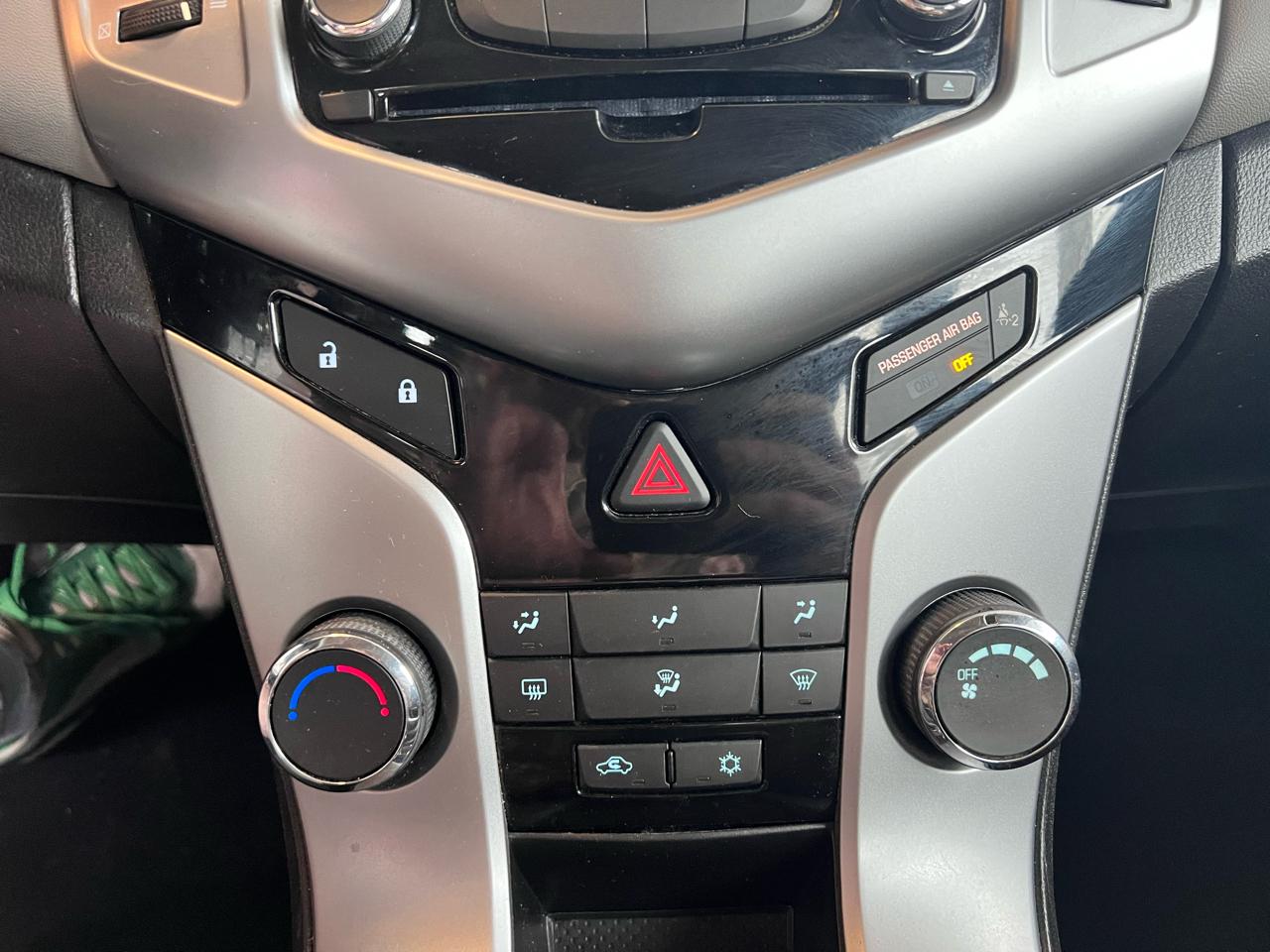 Chevrolet Cruze 4dr Sdn LS 2012