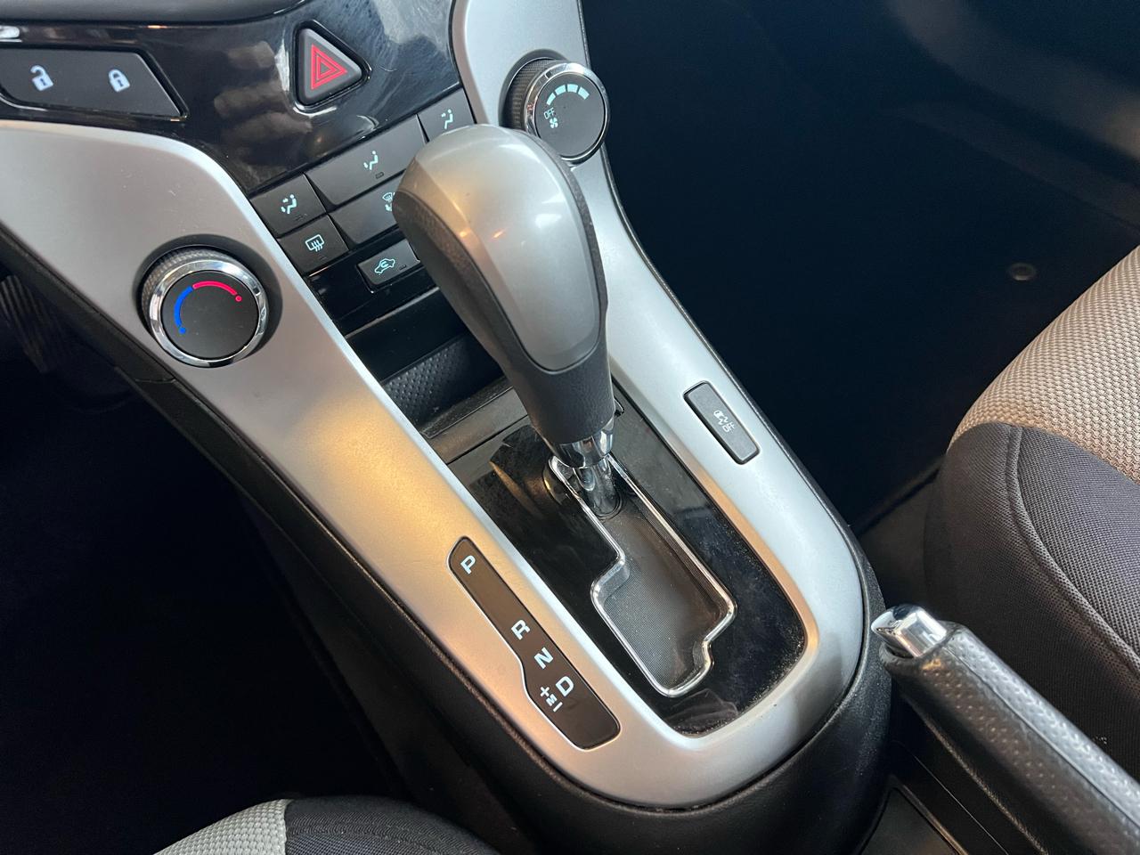 Chevrolet Cruze 4dr Sdn LS 2012