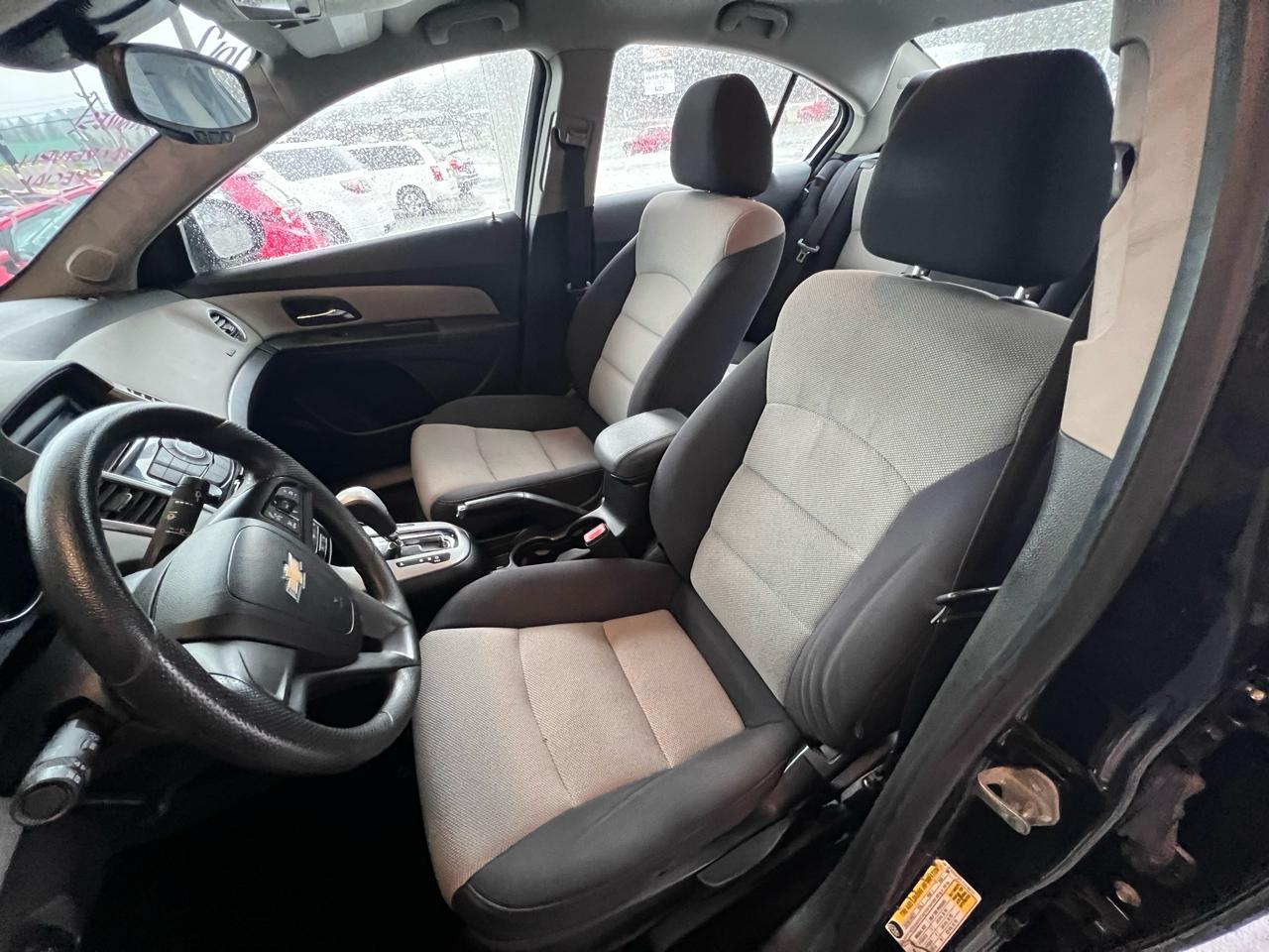 Chevrolet Cruze 4dr Sdn LS 2012