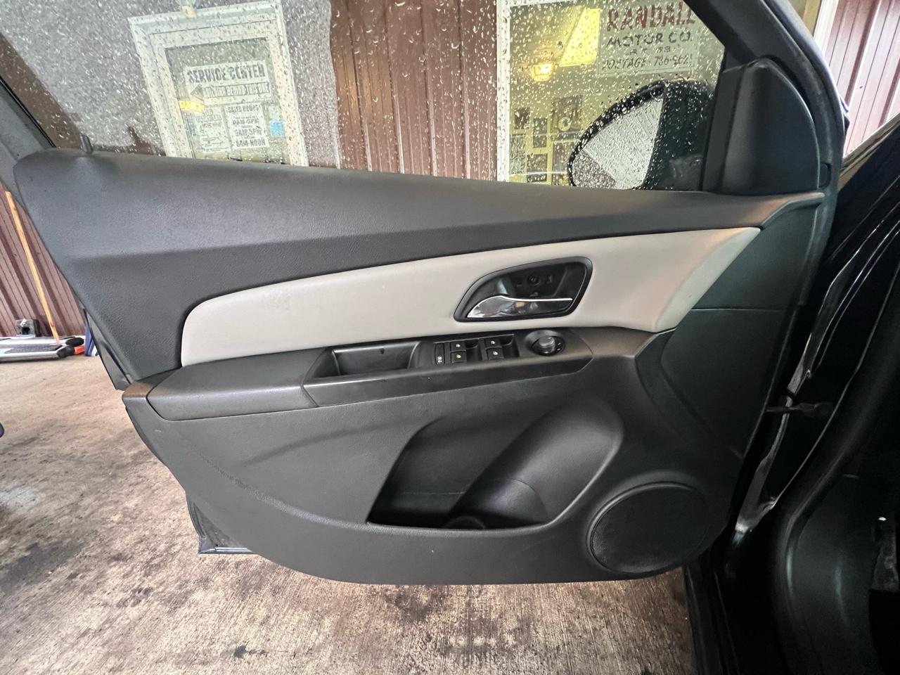 Chevrolet Cruze 4dr Sdn LS 2012