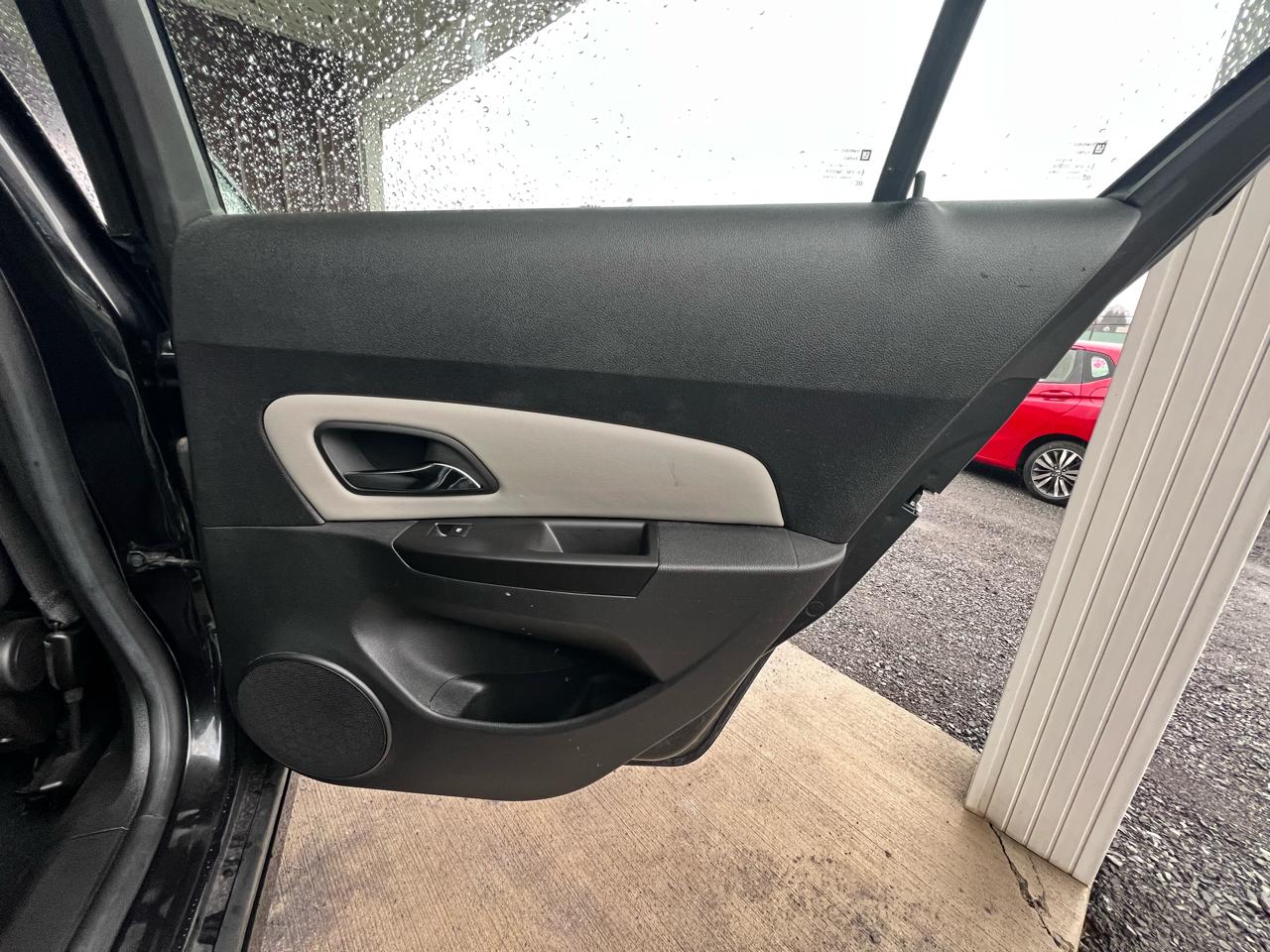 Chevrolet Cruze 4dr Sdn LS 2012