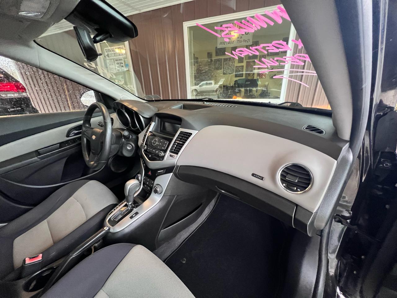 Chevrolet Cruze 4dr Sdn LS 2012